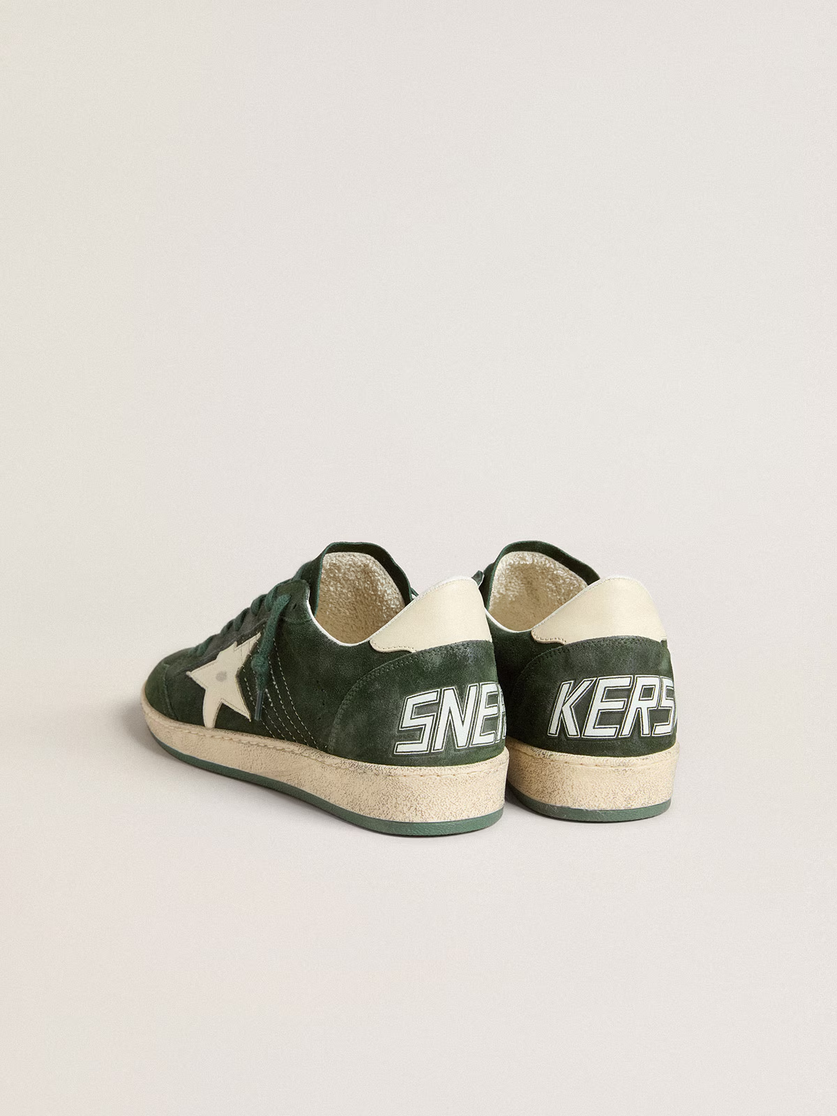 Ball Star Feminino de suede verde com estrela e talão de couro branco