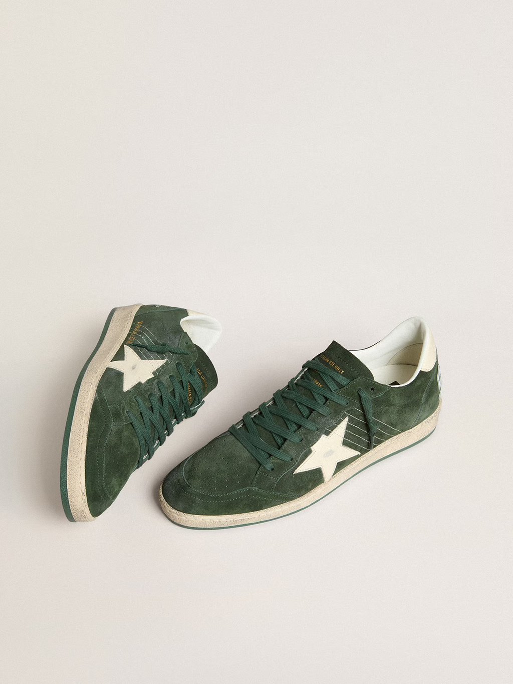 Ball Star Feminino de suede verde com estrela e talão de couro branco